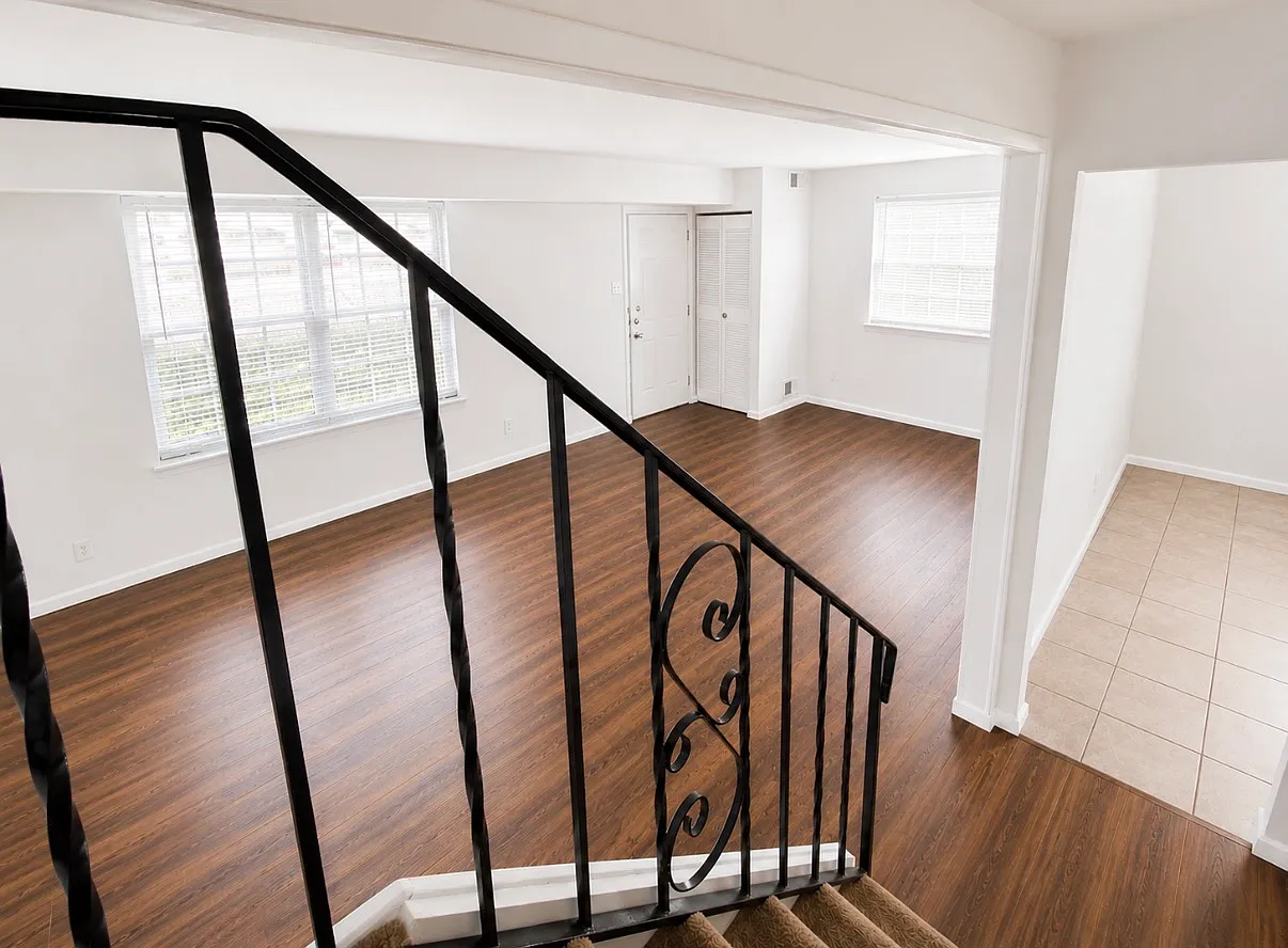 3 bed, 1.5 bath, 1200 sqft, $1,945 — Photo 3