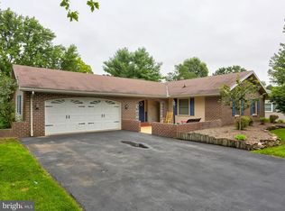 201 Bomberger Rd, Akron, PA 17501