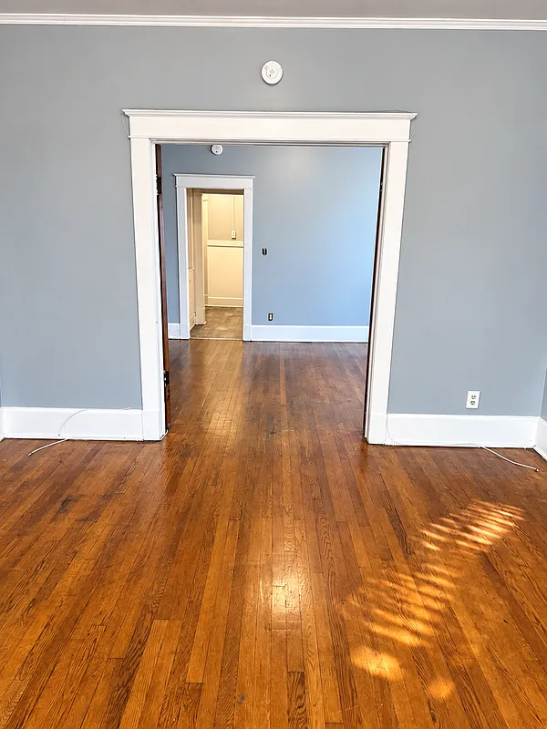 921 Park Ave — Photo 4
