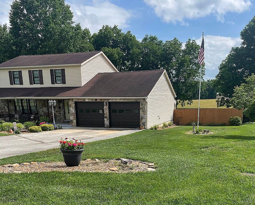 2nd image of 725 Montvue Dr