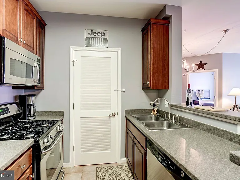 21228 McFadden Sq #211 — Photo 11