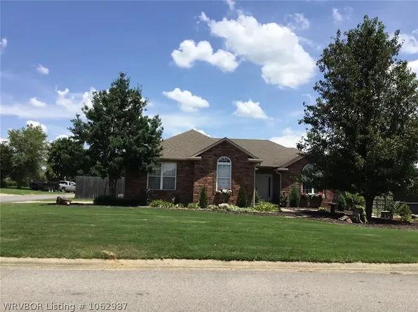 400 Village Dr, Lavaca, AR 72941