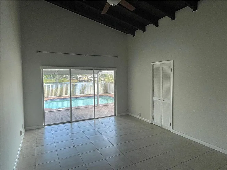 5420 SW 25th Ave — Photo 5