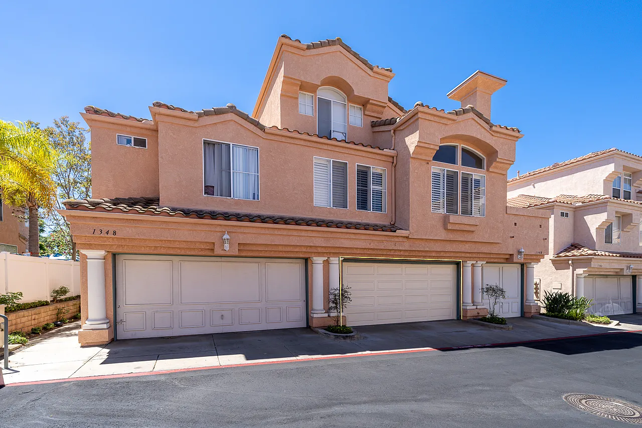 2 bed, 2.5 bath, 1228 sqft, $4,000 — Photo 1