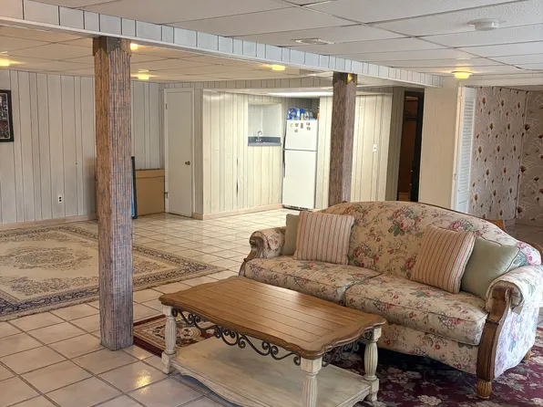 10 Mill Pond Ln, East Moriches, NY 11940