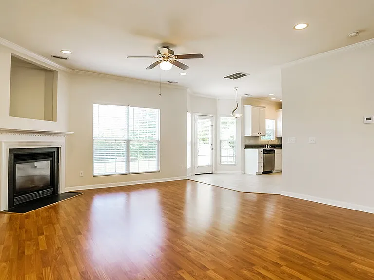 813 Stackhurst Way — Photo 5