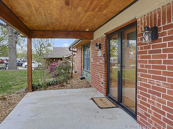 4th image of 1712 Valley Rd