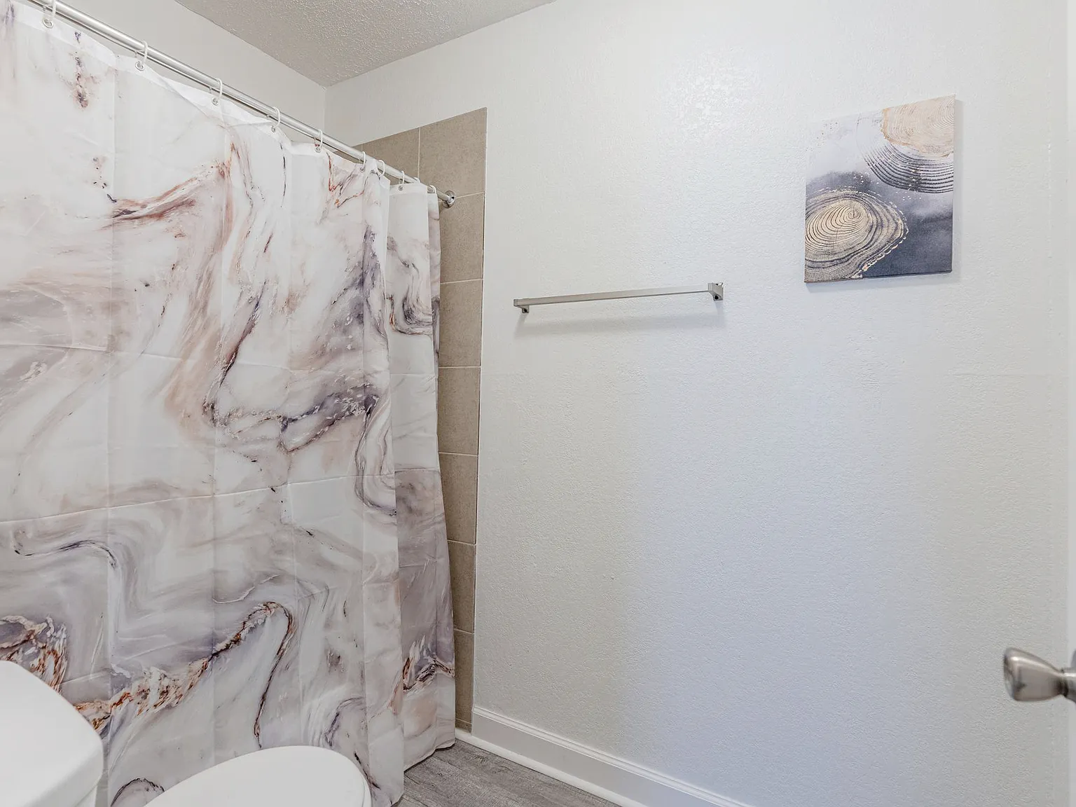4 bed, 2.0 bath, $1,252 — Photo 4