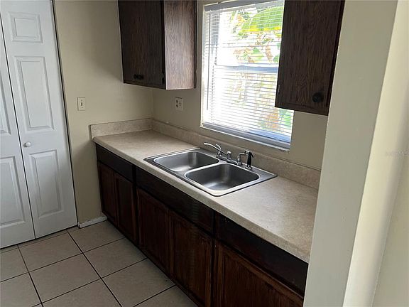 5th image of 1916 Honour Rd APT 1