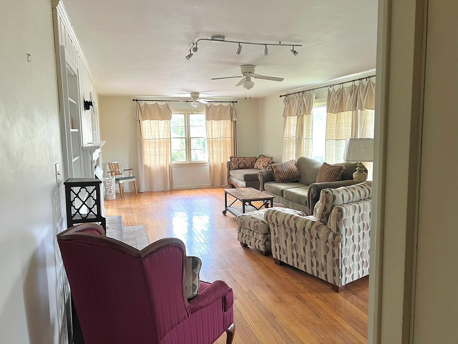3 bed, 1464 sqft, $1,900 — Photo 3