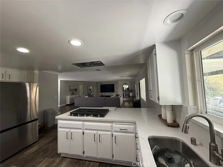 1530 Robin Way — Photo 21