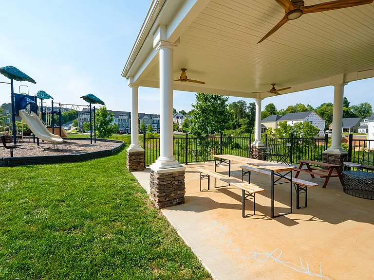 2048 Avinity Loop — Photo 41