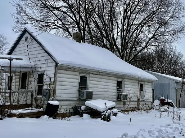 1820 W 9th St, Dixon, IL 61021