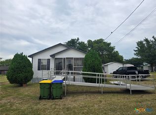 1517 School St, Gonzales, TX 78629