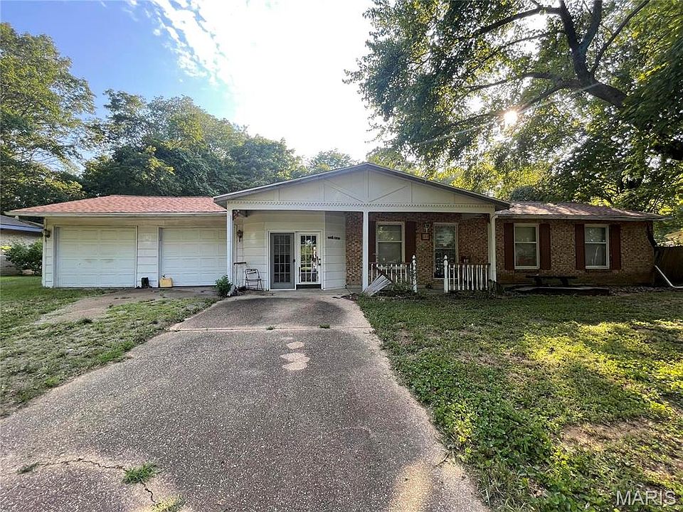 1st image of 328 Michael Ln
