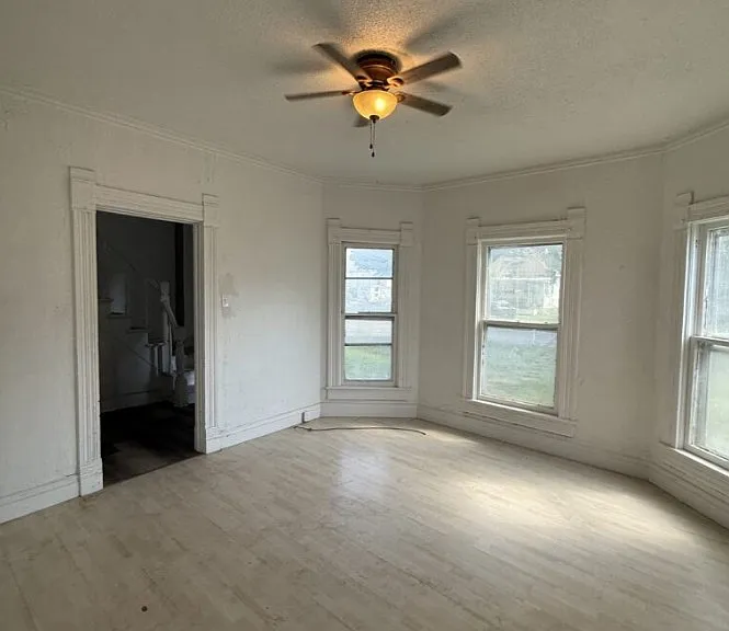 803 5th Ave — Photo 3