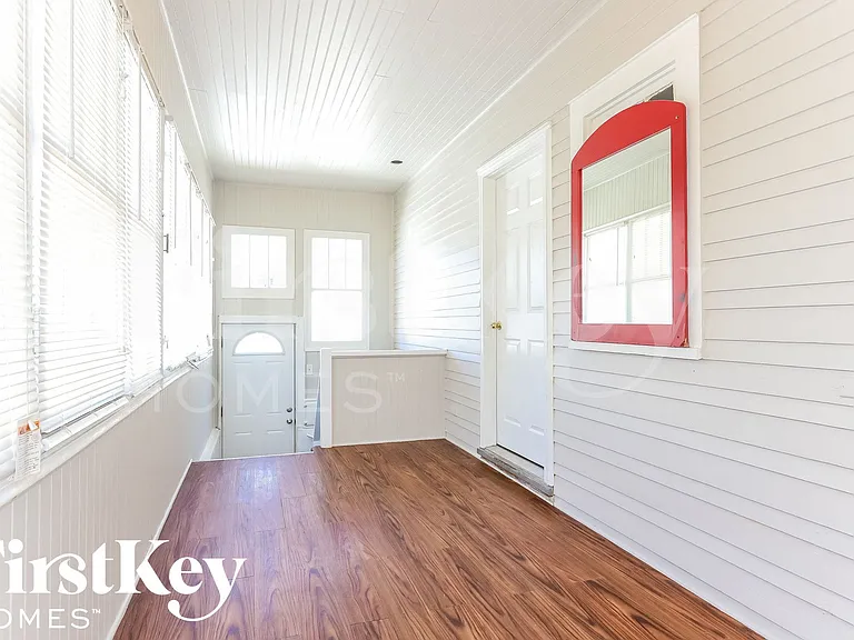 1306 Brookside Ave — Photo 2