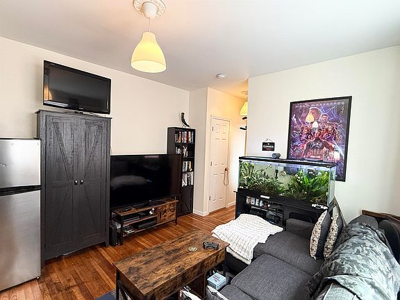 3rd image of 160 Vroom St APT 46