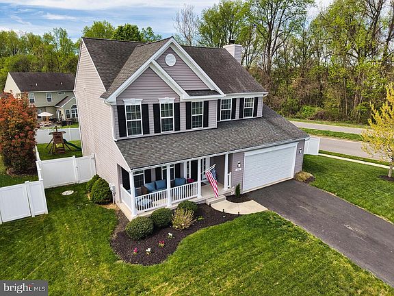 2nd image of 102 Fair Brook Way