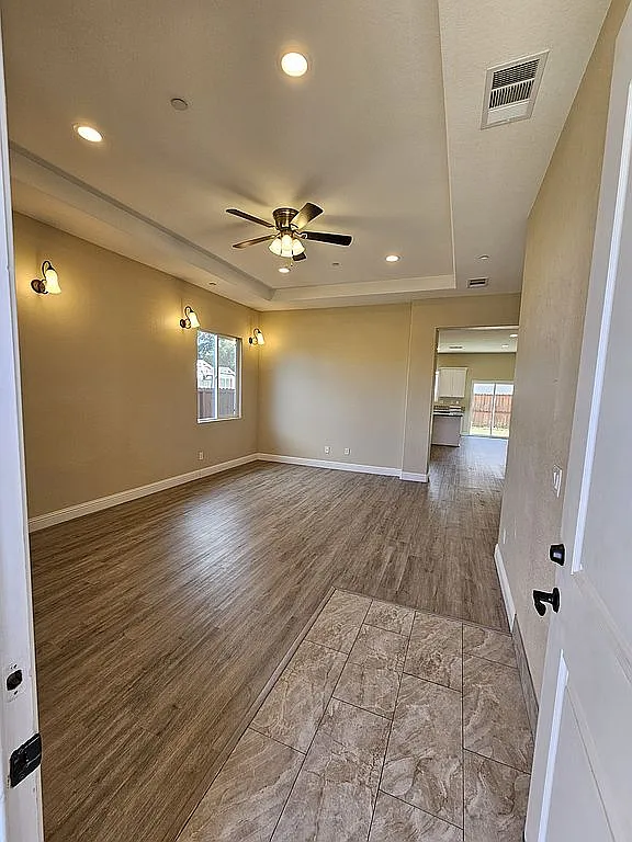 5783 Kent photo 1