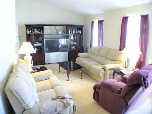 4th image of 1008 Wayne Dr