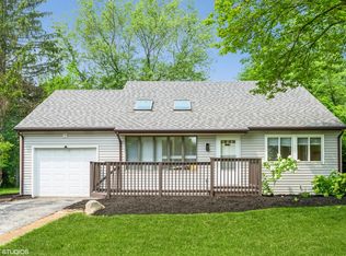1049 Aspen Dr, Buffalo Grove, IL 60089