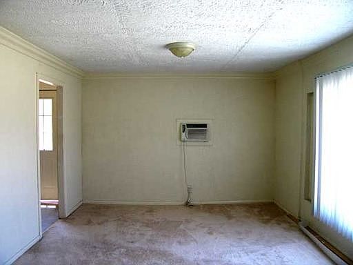 2nd image of 938 S Fernando St