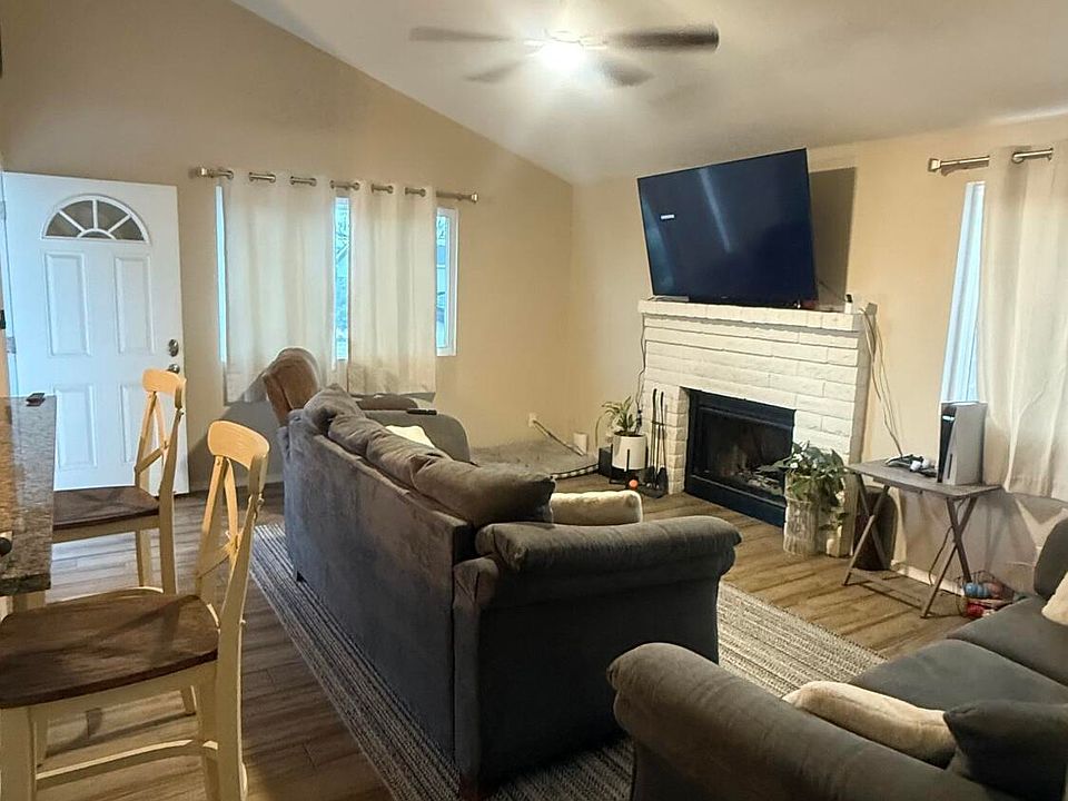 2nd image of 38 Sommerset Dr SE