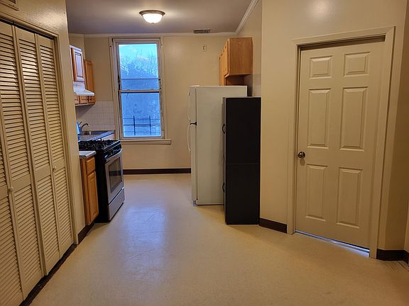 3rd image of 24 Mount Vernon Ave APT 1