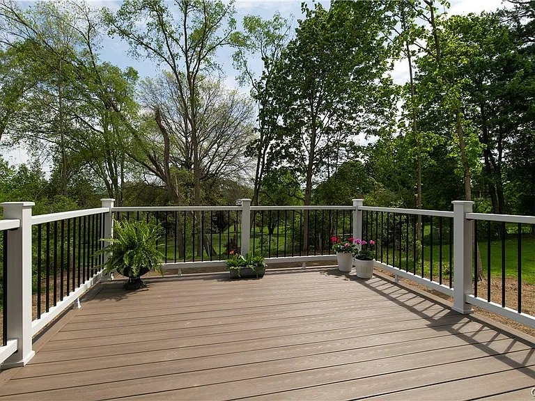 8 Terrace Hill Dr — Photo 3