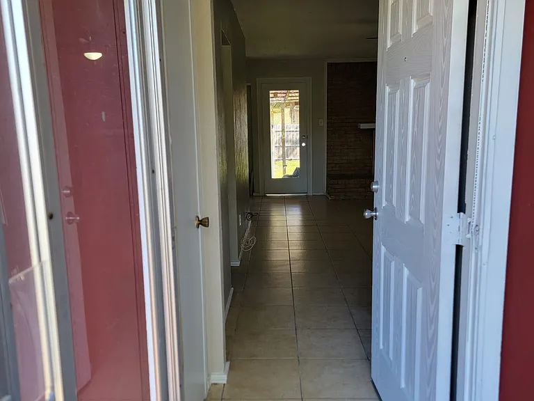 2700 Starlake Ct — Photo 4