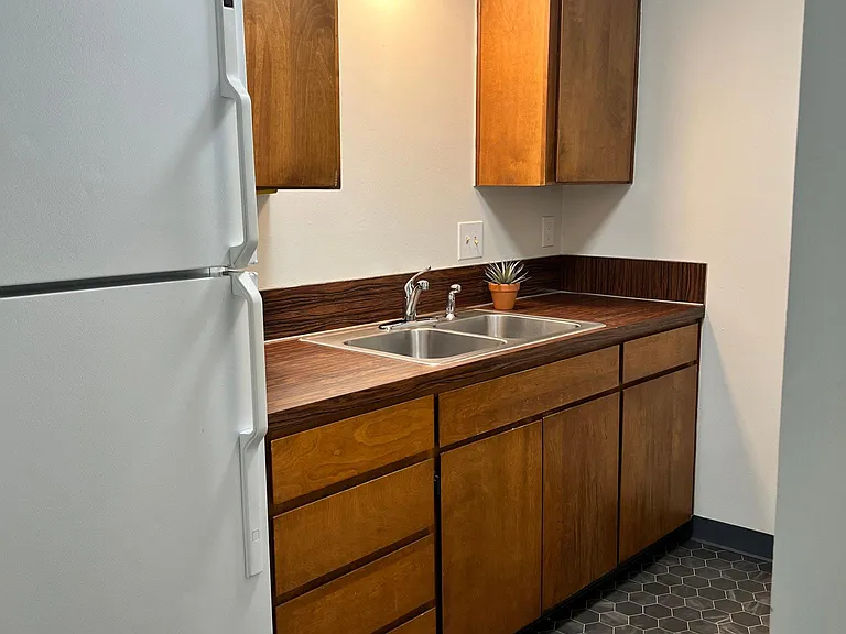 2906 W Jordan St — Photo 3