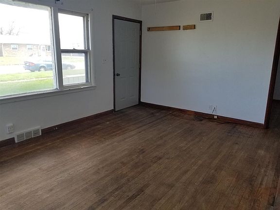 5th image of 2214 W 2nd St