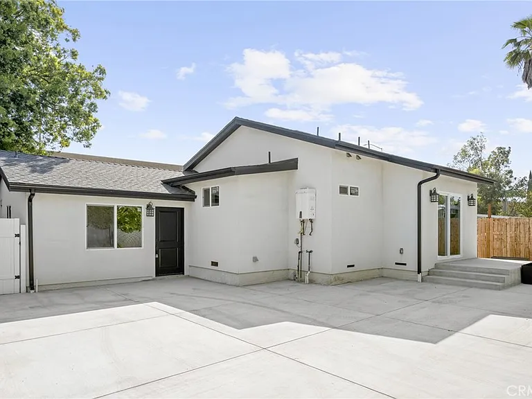 13721 Pierce St — Photo 24