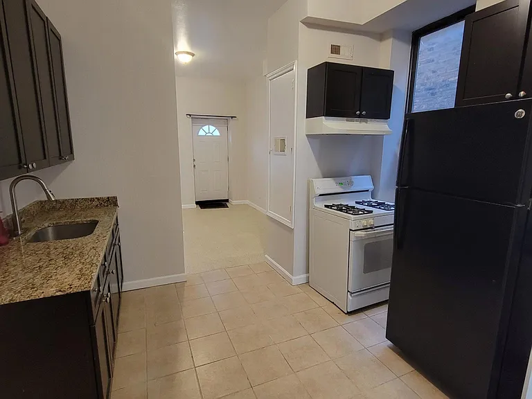 1827 S May St #2R — Photo 1