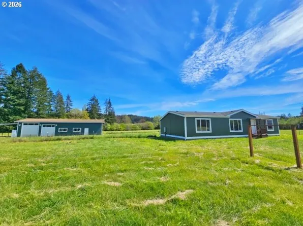 58497 Fairview Rd, Coquille, OR 97423