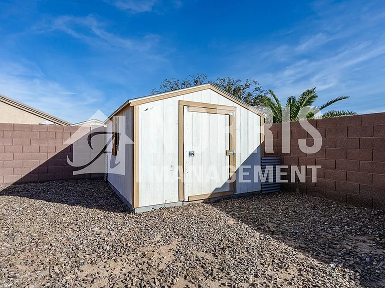 1632 E Cardinal Dr — Photo 40