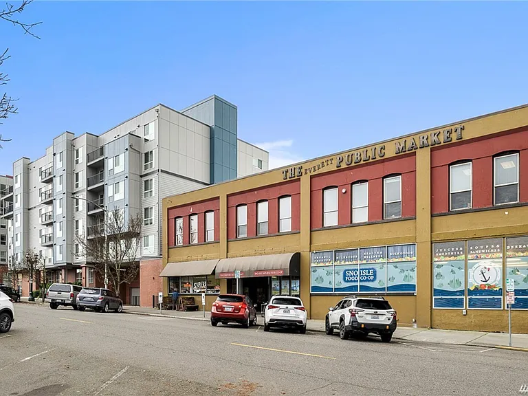Grand Ave — Photo 12