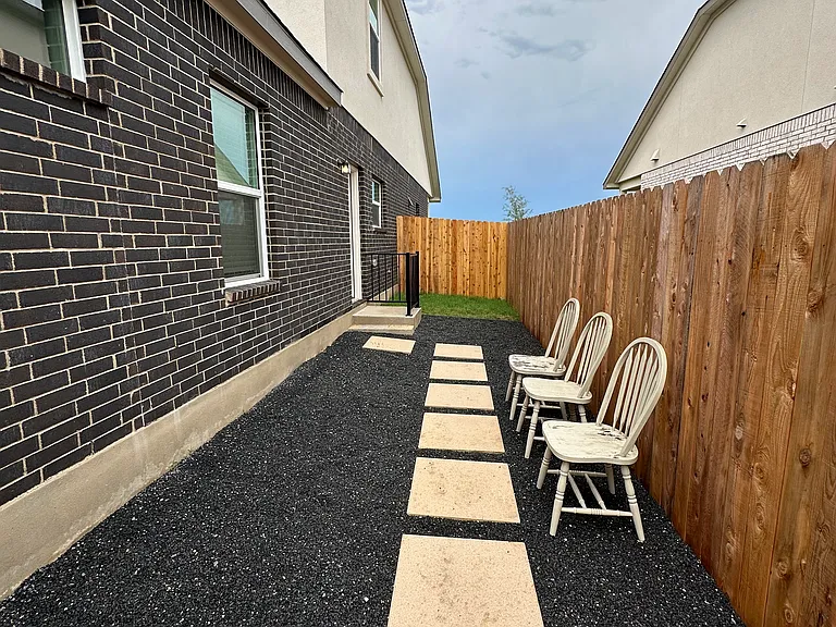1320 Pickerel St #1 — Photo 8