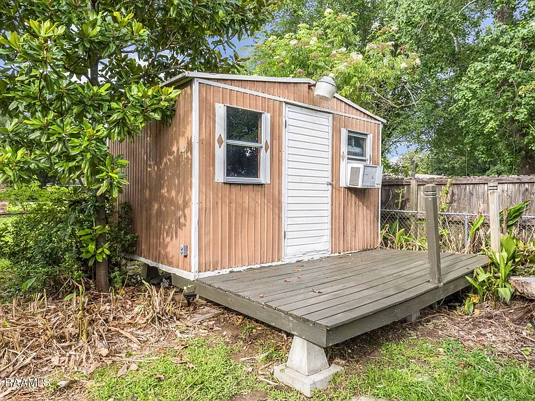 213 Lynn Dr — Photo 16