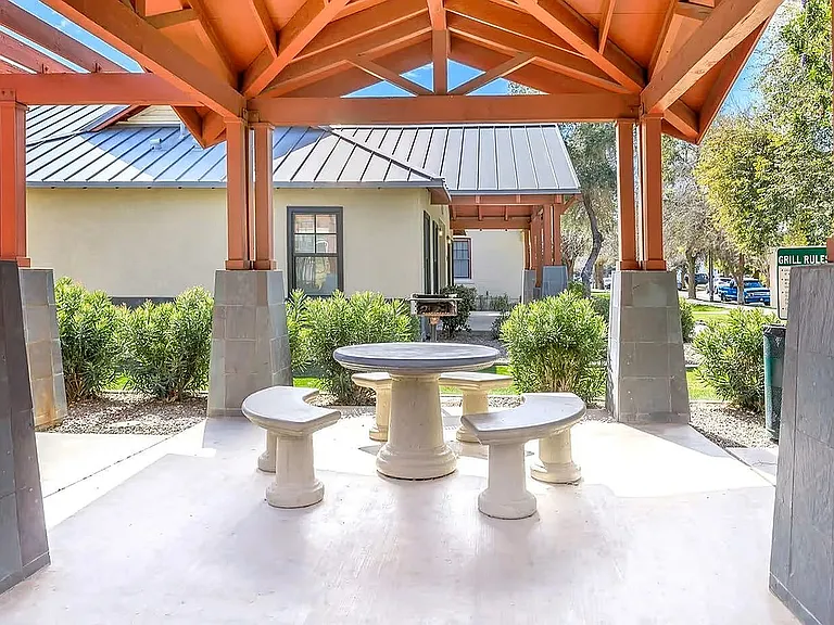 Roosevelt Commons Picnic Tables