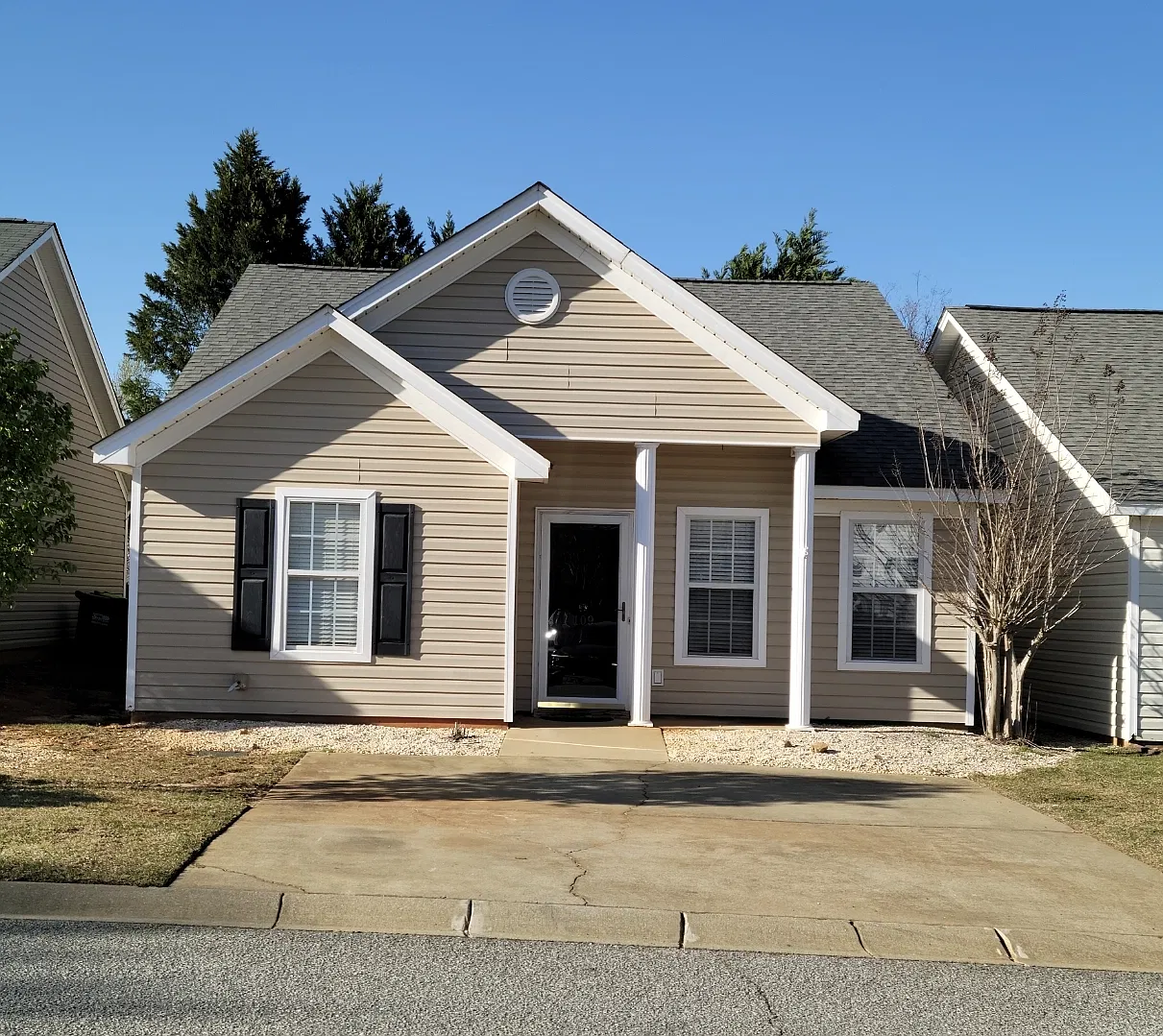 3 bed, 1435 sqft, $1,800 — Photo 1