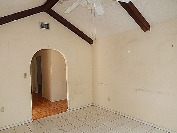 4th image of 115 N Mayberry Blvd