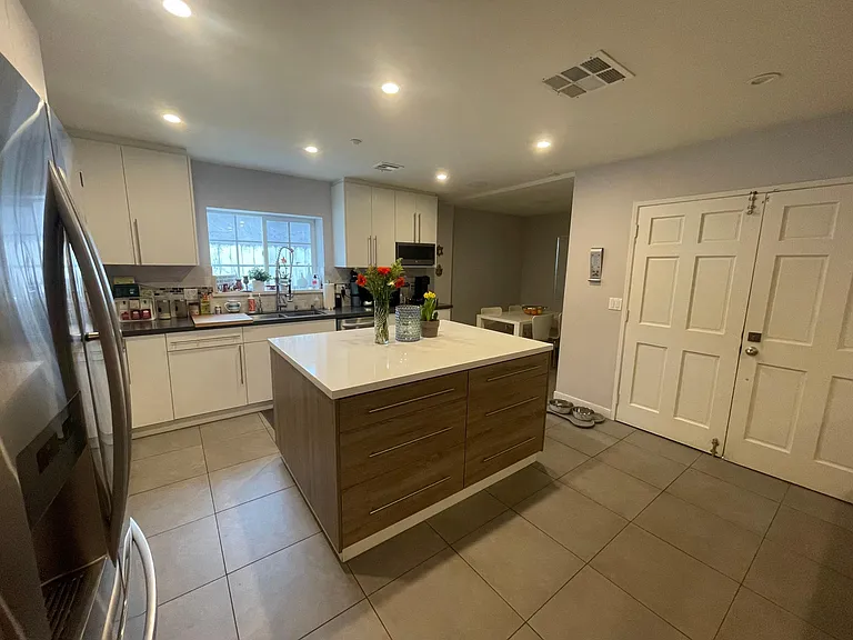 22620 Clarendon St — Photo 3
