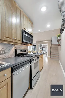 Sold by Bond New York | media 15