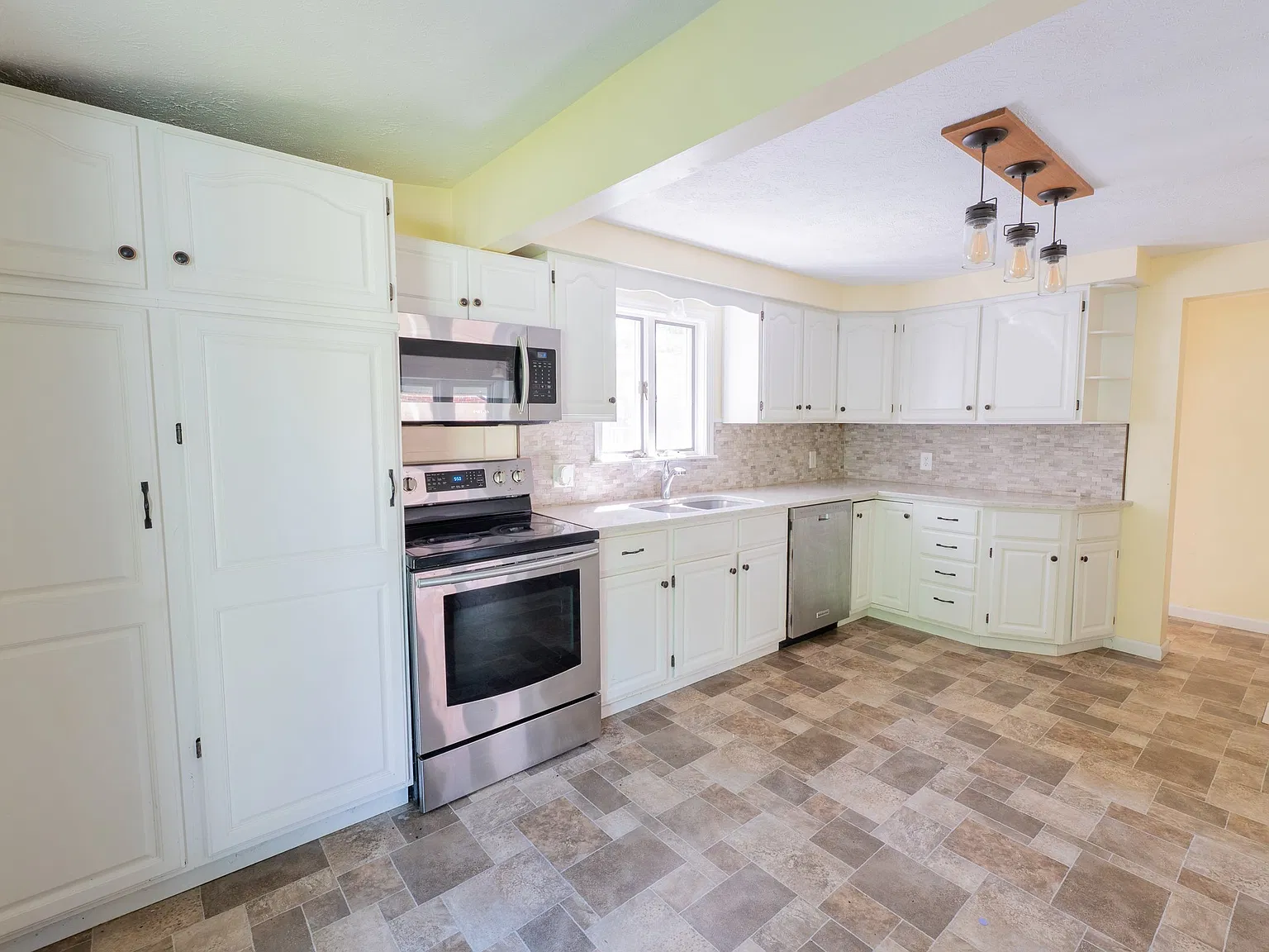 613 Vine St — Photo 1