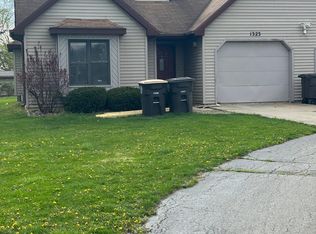 1323 Reed Rd, Fort Wayne, IN 46815