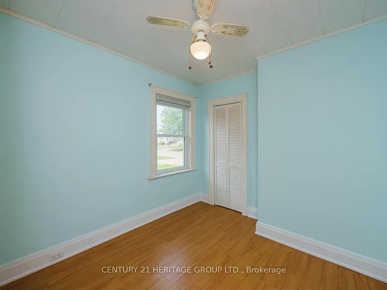 203 Hibbert Ave — Photo 13