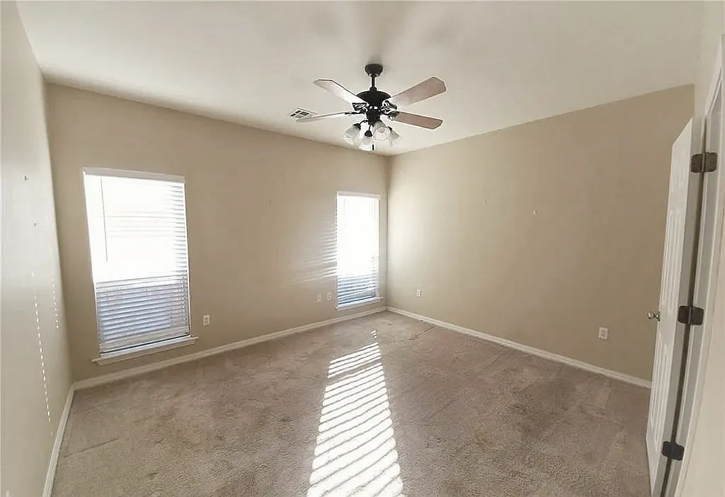 3 bed, 1300 sqft, $1,750 — Photo 3