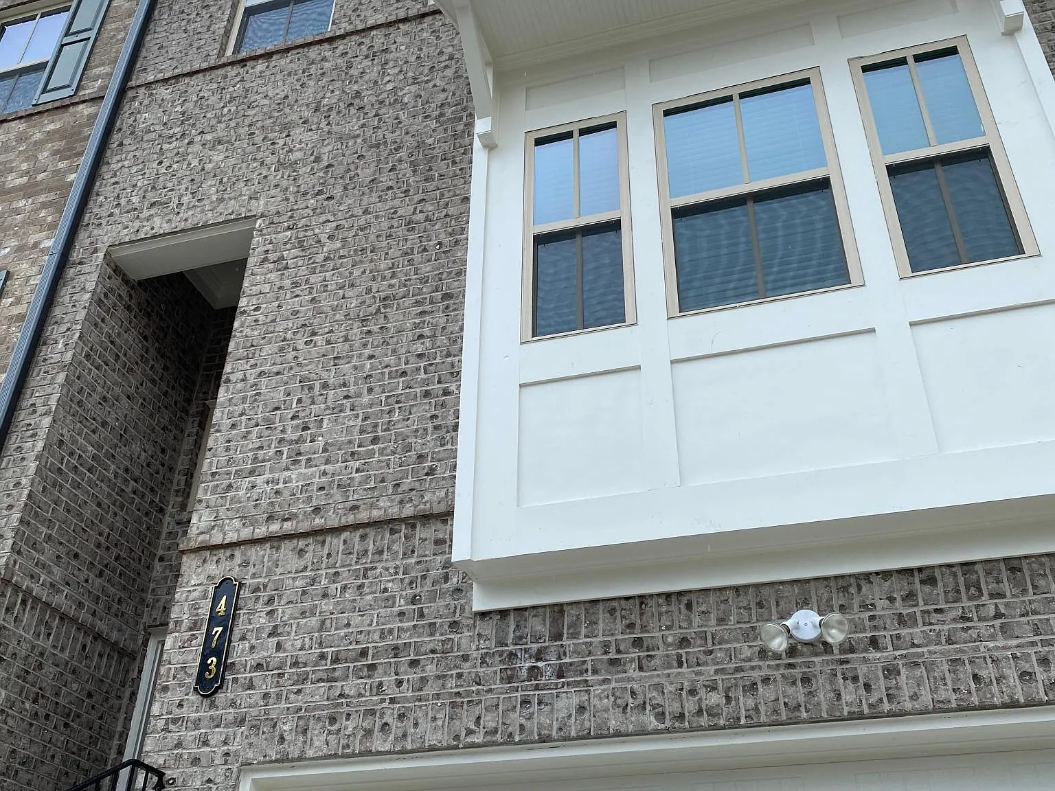 4 bed, 2424 sqft, $2,999 — Photo 1